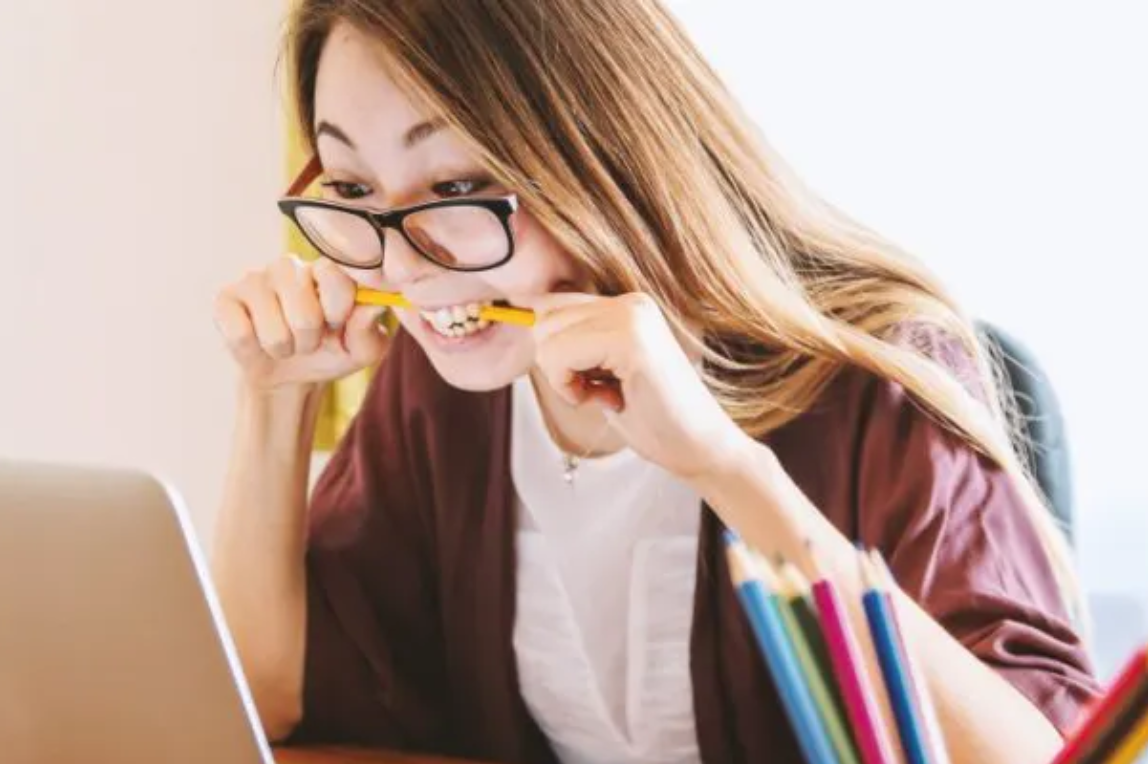 Here's a handy college admissions checklist for parents and students